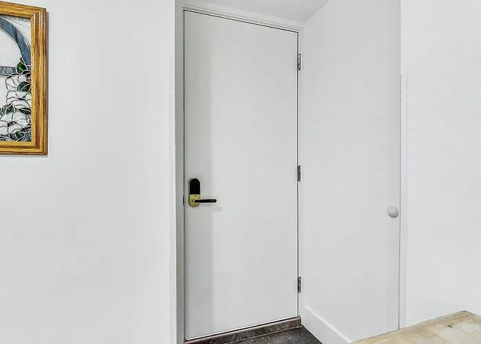 Apartment East Lincoln Park Gem Spacious 4 Br *