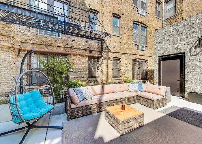 East Lincoln Park Gem Spacious 4 Br