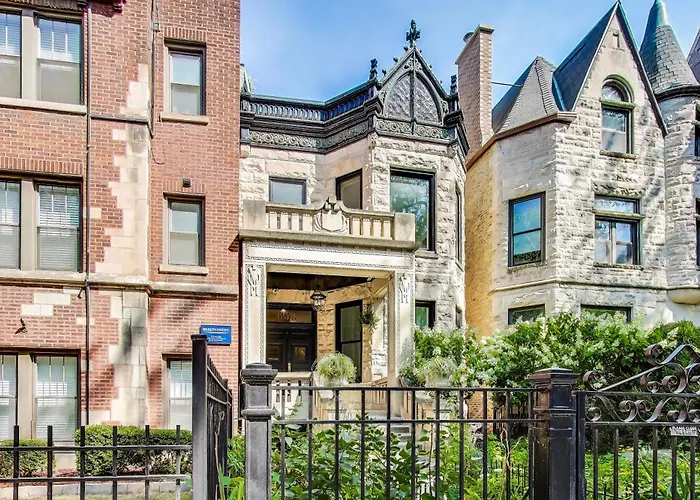 East Lincoln Park Gem Spacious 4 Br