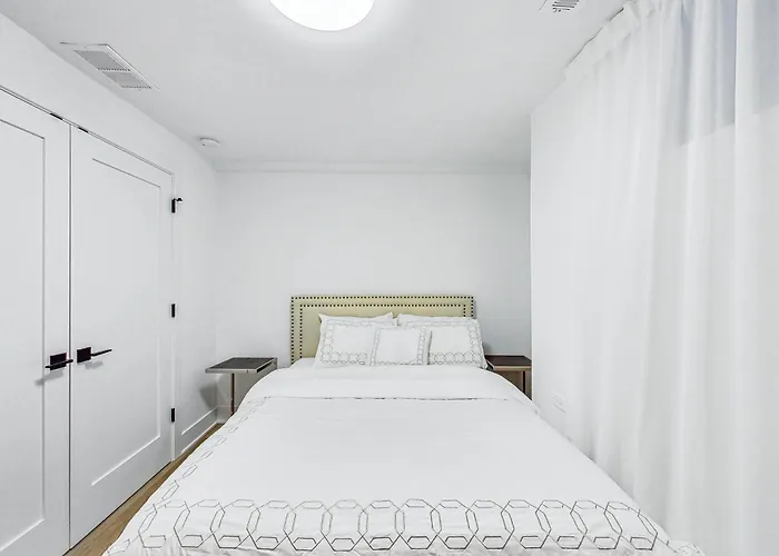 Apartment East Lincoln Park Gem Spacious 4 Br Chicago