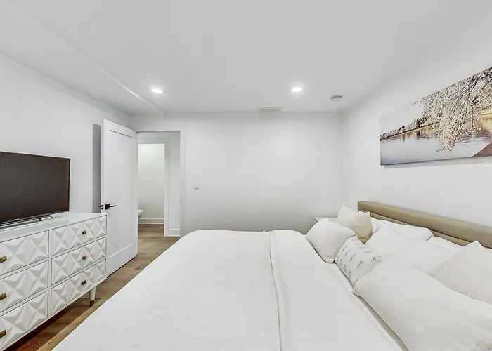 Apartment East Lincoln Park Gem Spacious 4 Br Chicago