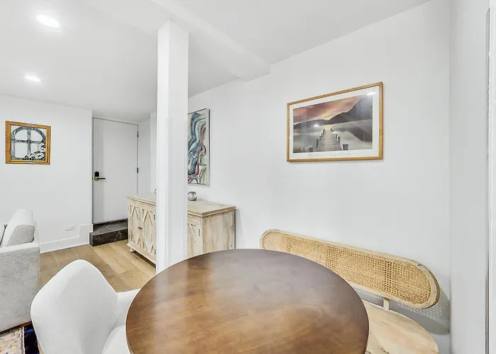 Apartment East Lincoln Park Gem Spacious 4 Br Chicago