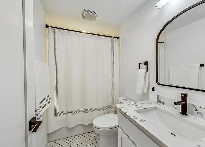 Apartment East Lincoln Park Gem Spacious 4 Br *
