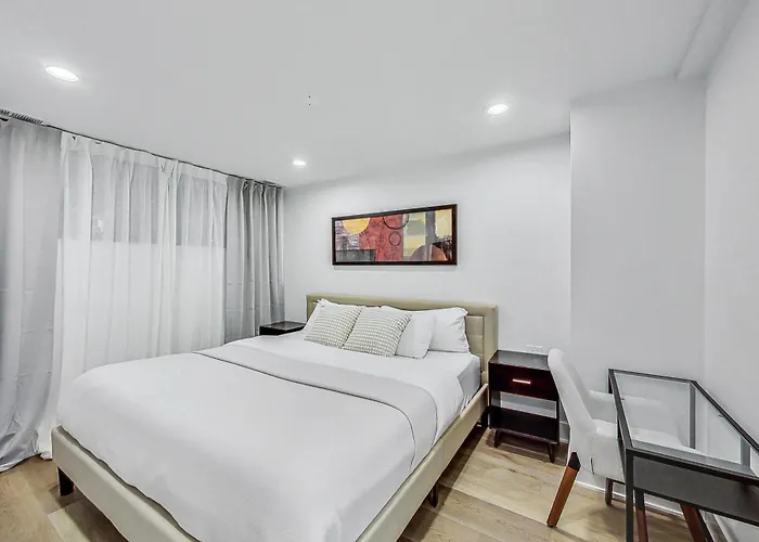 East Lincoln Park Gem Spacious 4 Br * Chicago
